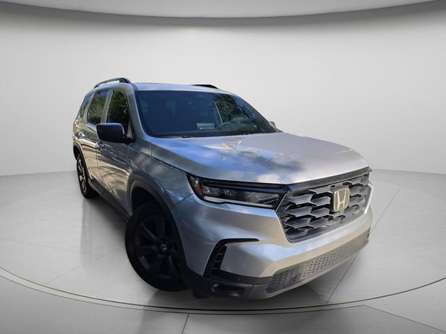 Used 2025 Honda Pilot Sport image 4