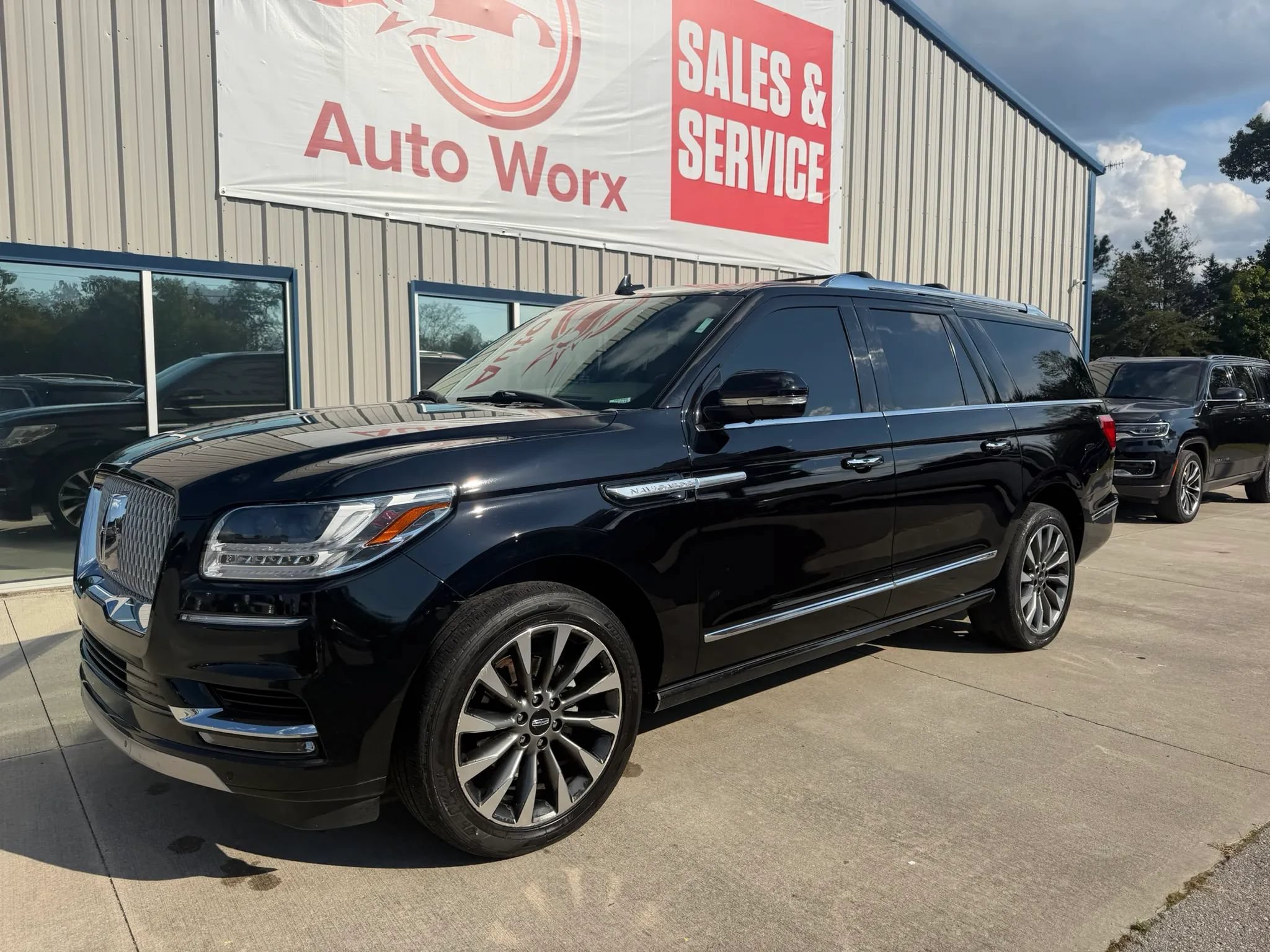 Used 2018 Lincoln Navigator L Select w/ Cargo Package AWD/4WD image 11