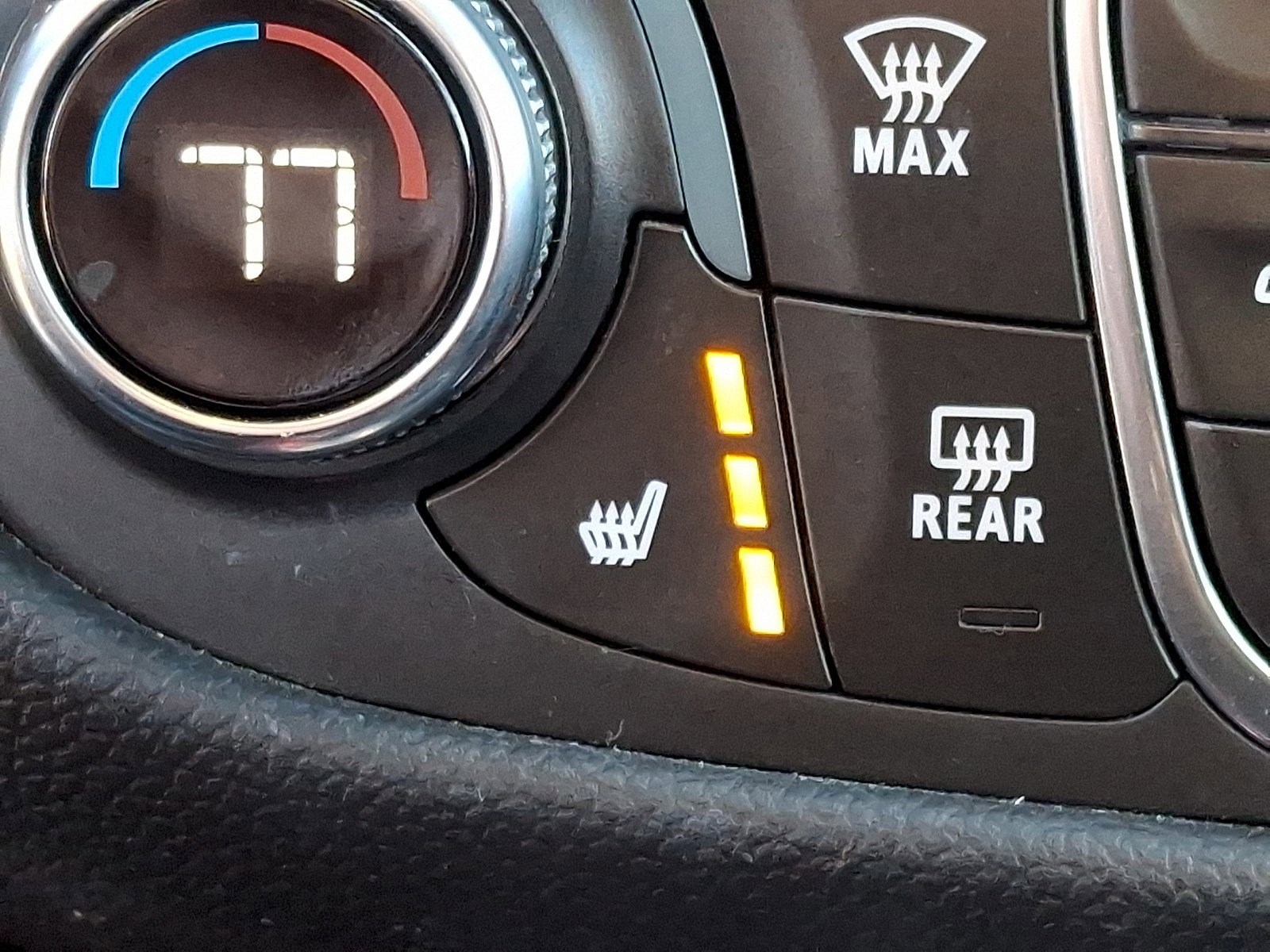 Used 2021 Chevrolet Equinox LT image 24