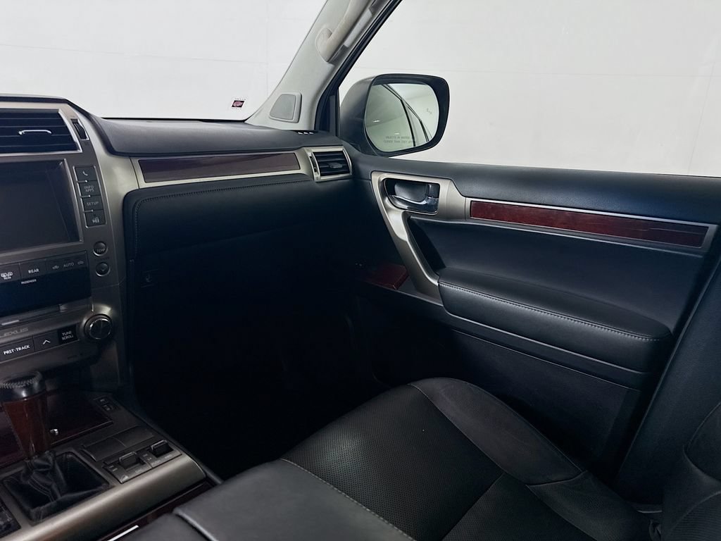 Used 2016 Lexus GX 460 w/ Premium Package AWD/4WD image 22