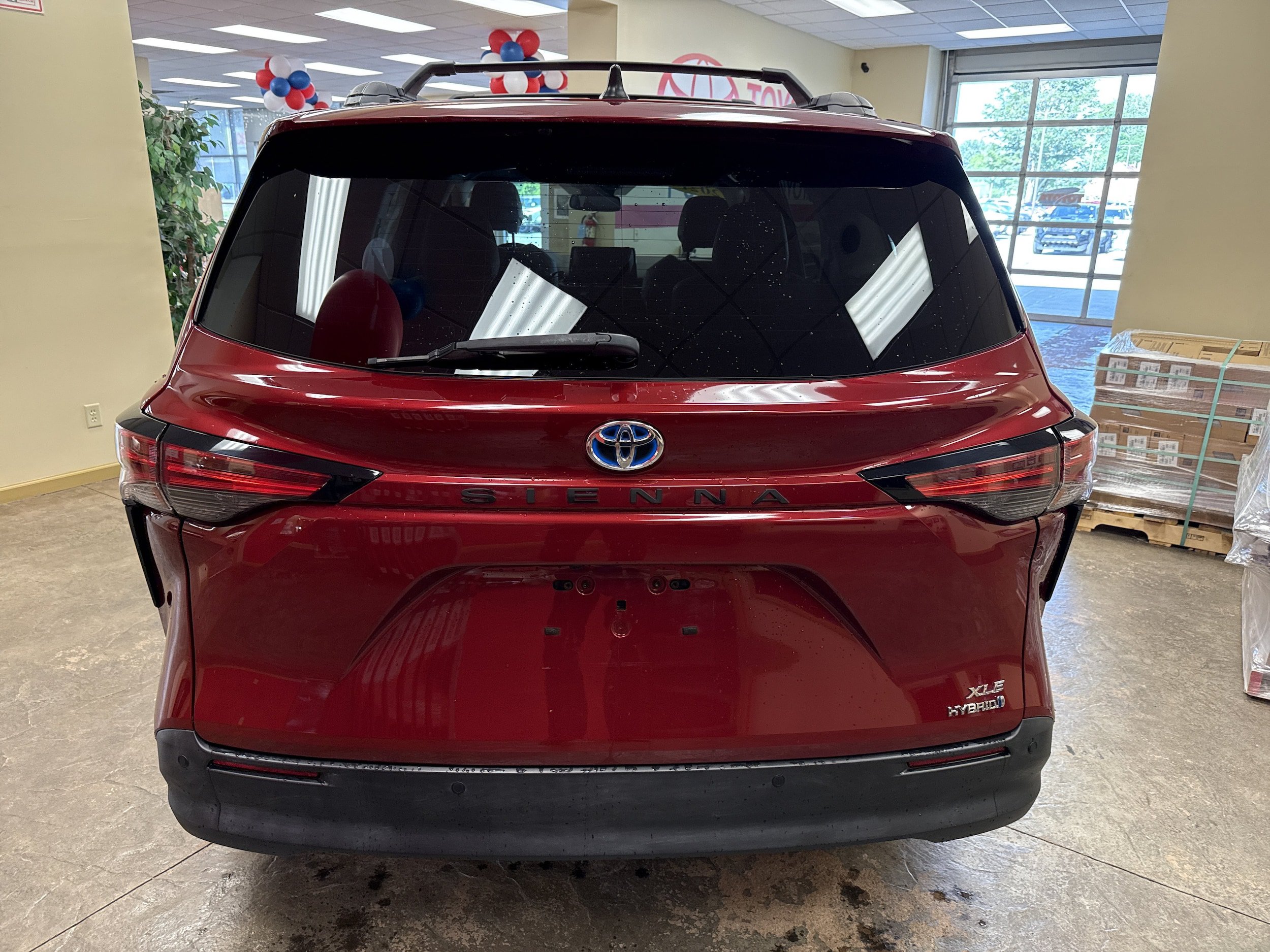 Used 2021 Toyota Sienna XLE w/ XLE Plus Package FWD image 12