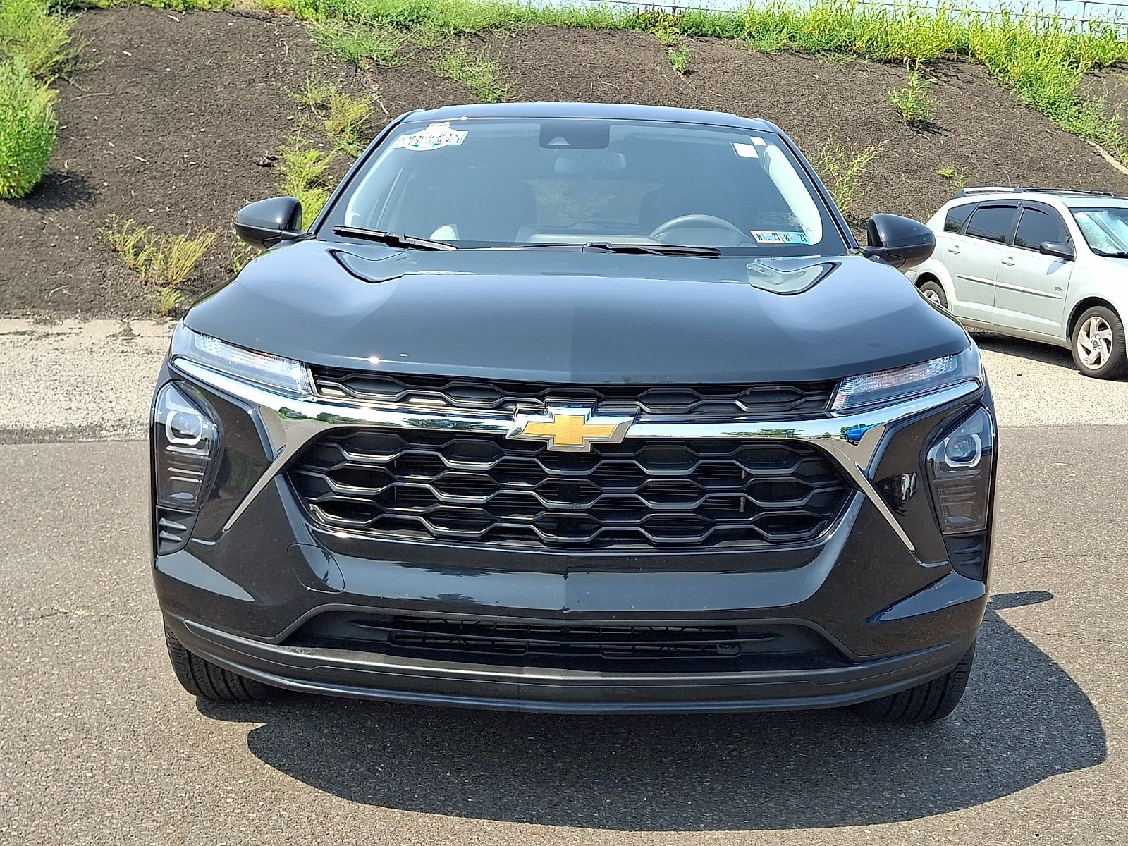 Used 2024 Chevrolet Trax LS w/ LS Convenience Package FWD image 2