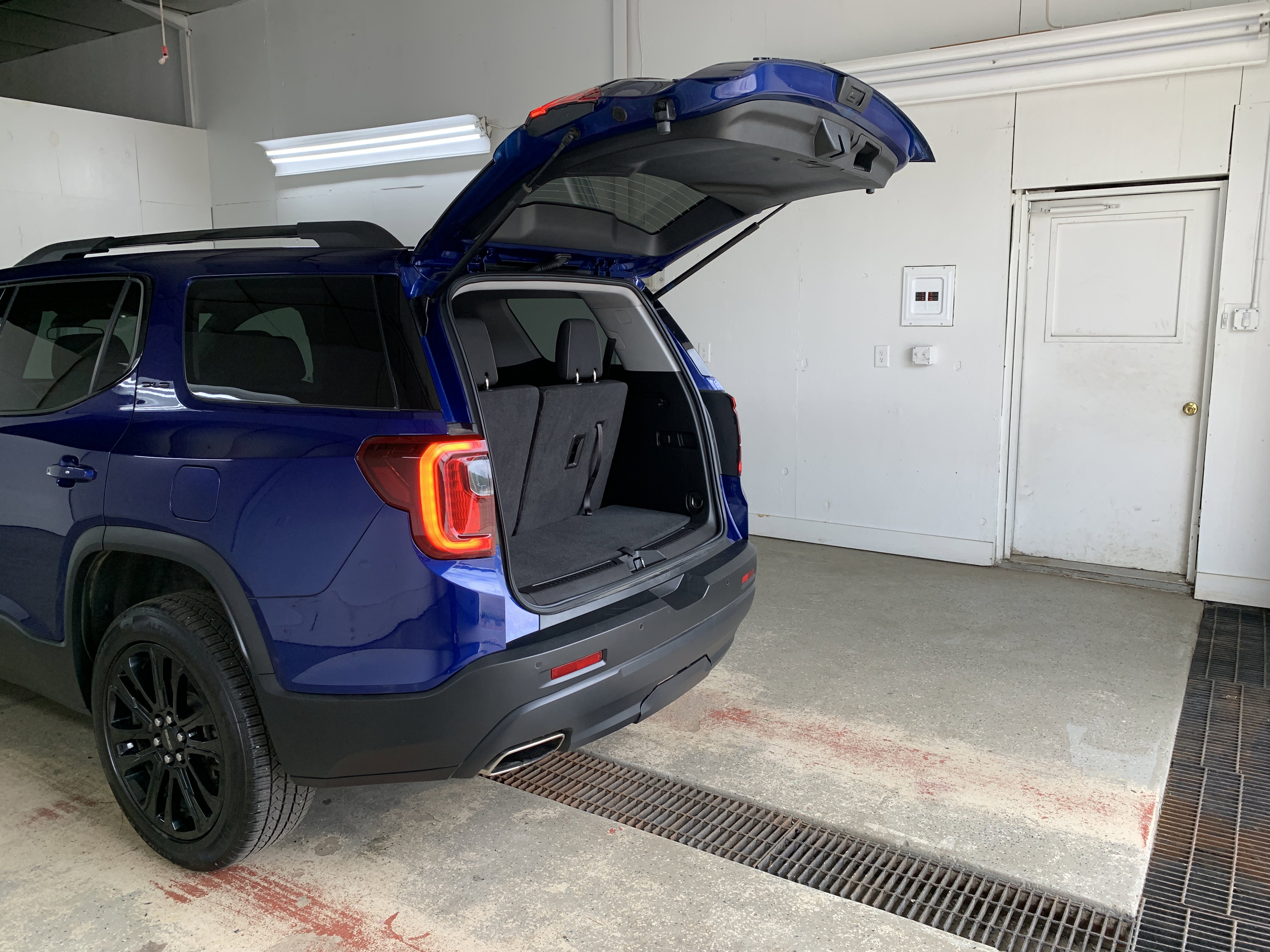 Used 2023 GMC Acadia SLE w/ Elevation Edition image 41