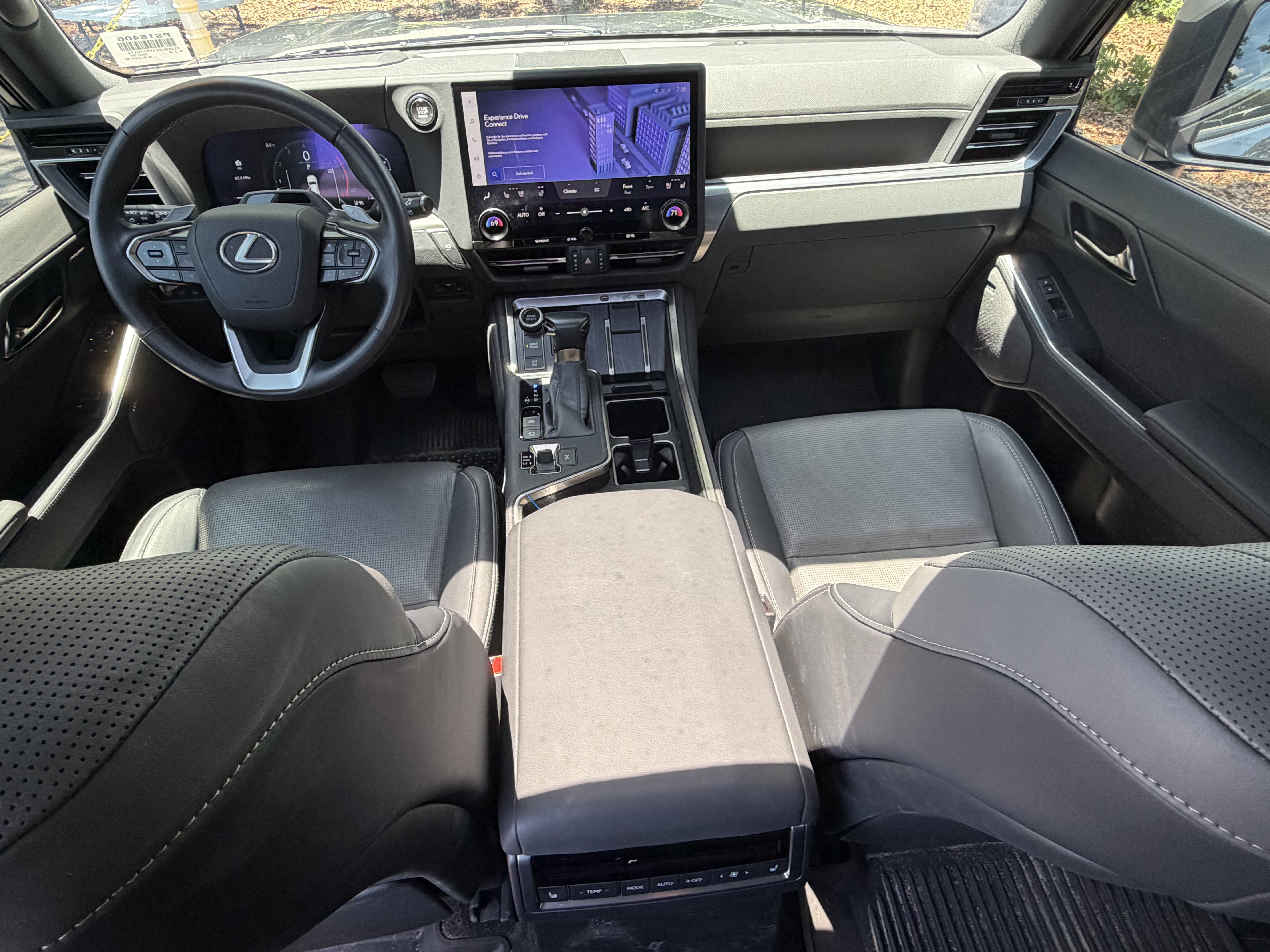 Used 2024 Lexus GX 550 w/ Accessory Package (Z1) AWD/4WD image 35
