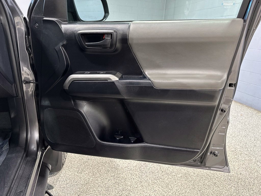 Used 2017 Toyota Tacoma SR5 w/ Tow Package AWD/4WD image 16