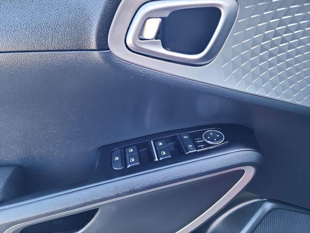 Used 2024 Kia Soul LX w/ Option Group 015 image 13