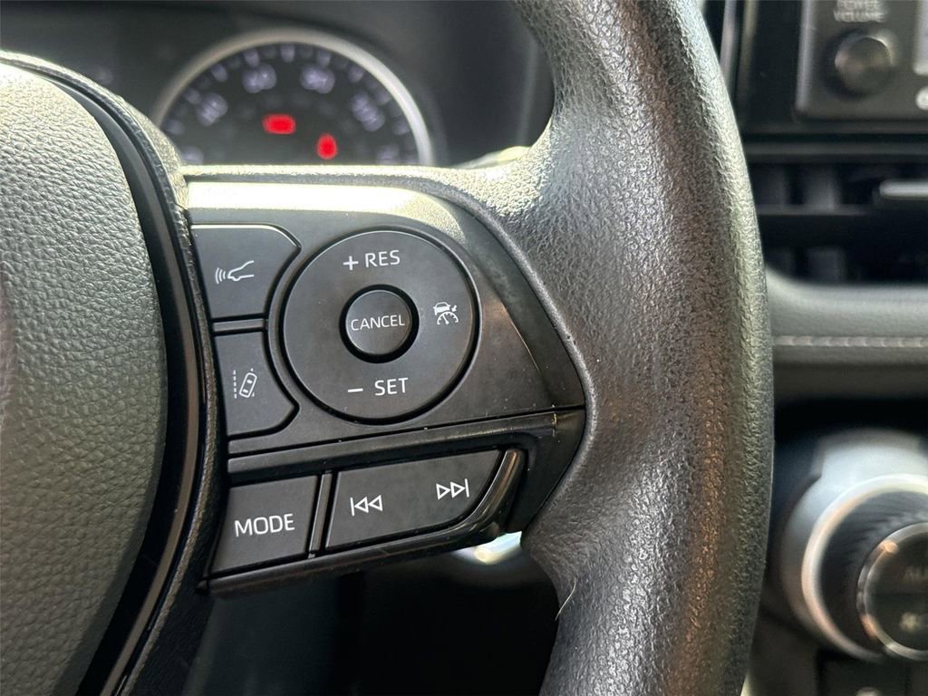 Used 2020 Toyota RAV4 XLE FWD image 33