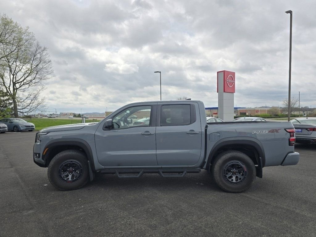 Used 2025 Nissan Frontier PRO-4X image 8