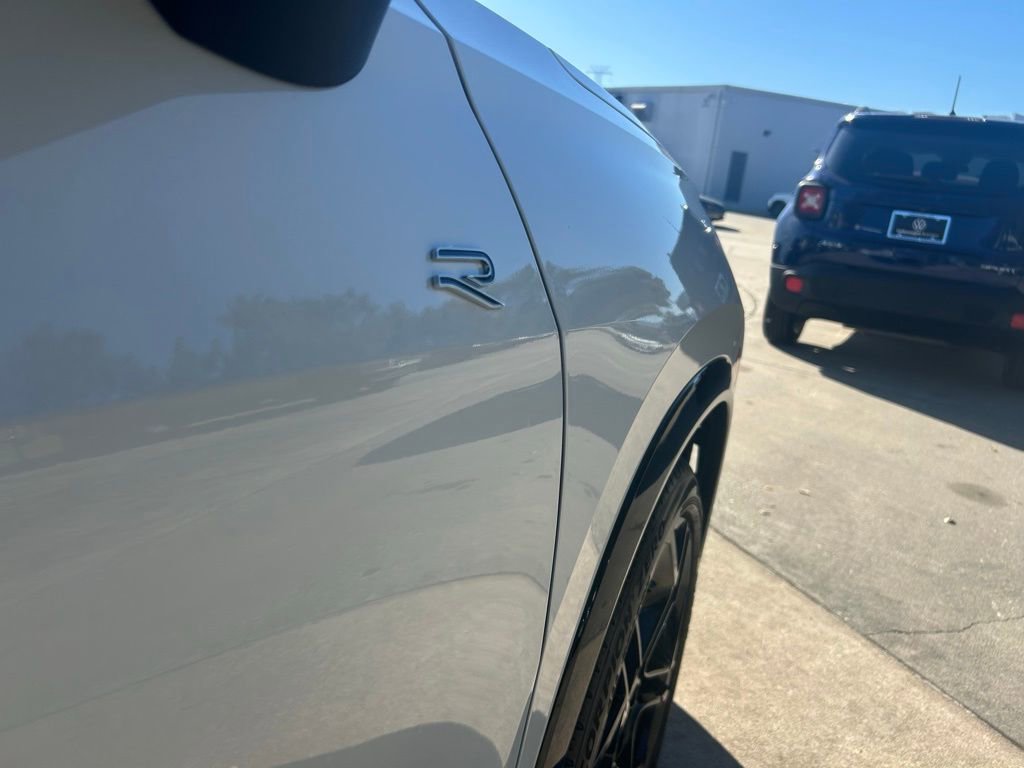 Certified 2025 Volkswagen Tiguan SE R-Line image 34