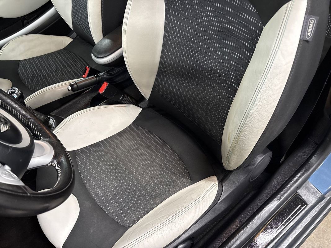 Used 2010 MINI Cooper Hardtop image 39