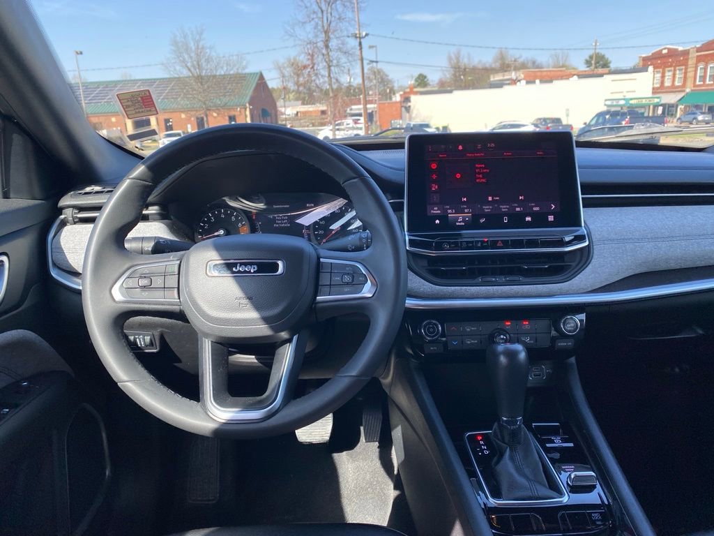 Used 2024 Jeep Compass Latitude image 14