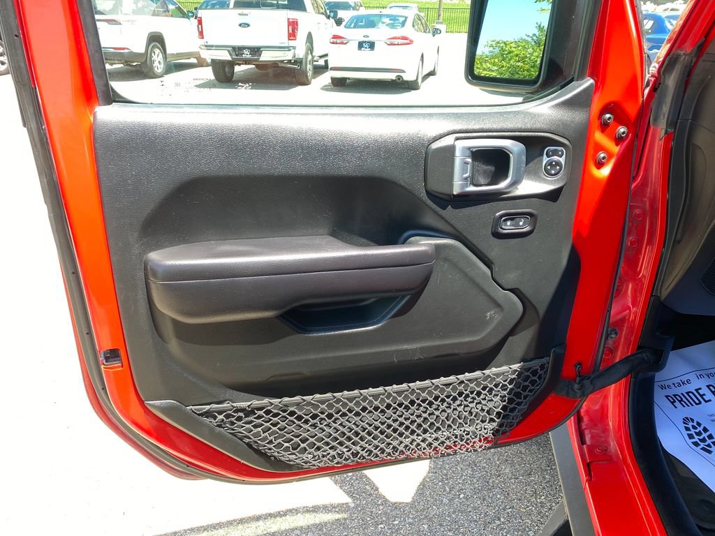 Used 2018 Jeep Wrangler Rubicon AWD/4WD image 13