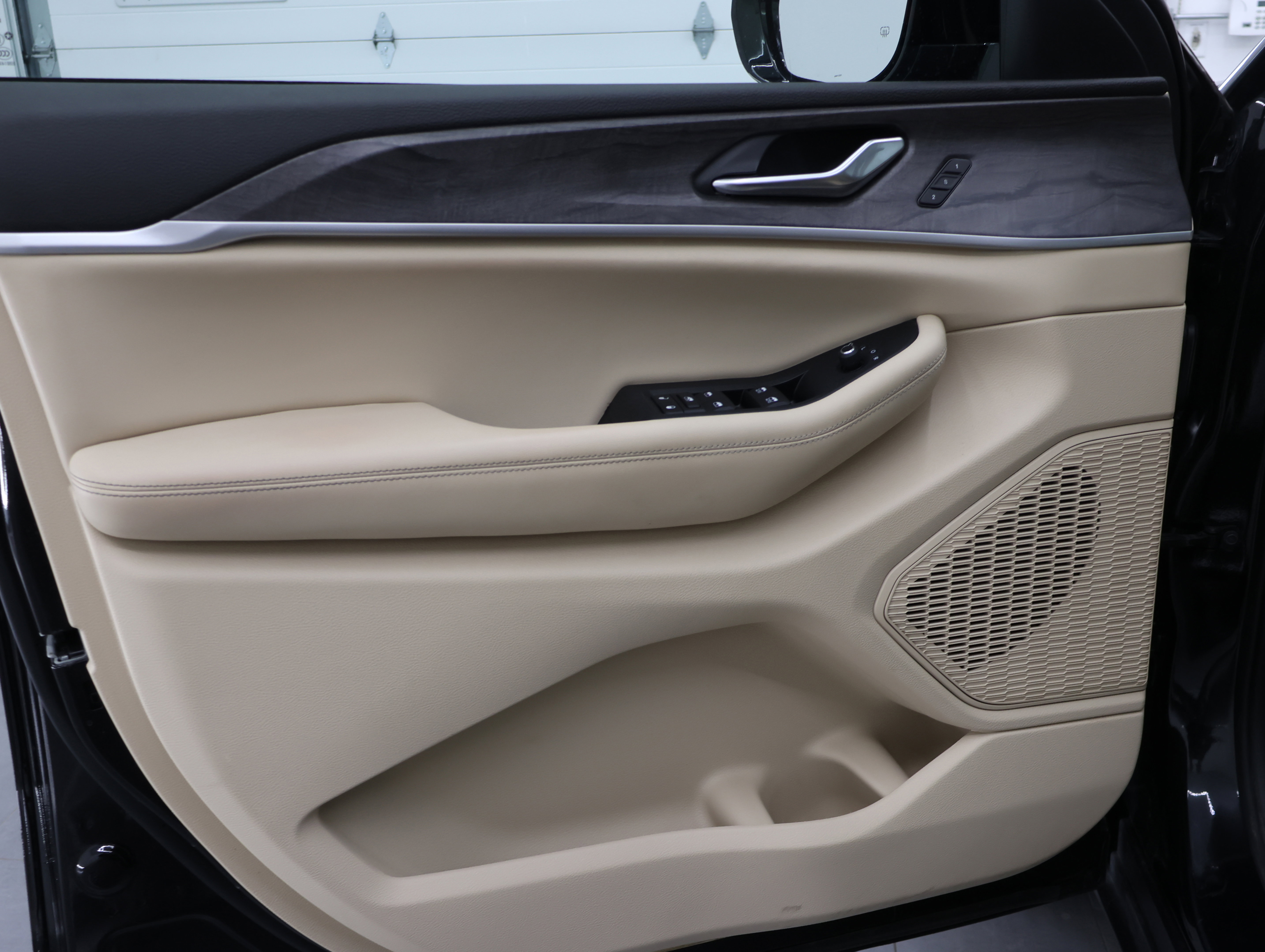 Used 2023 Jeep Grand Cherokee Limited image 40