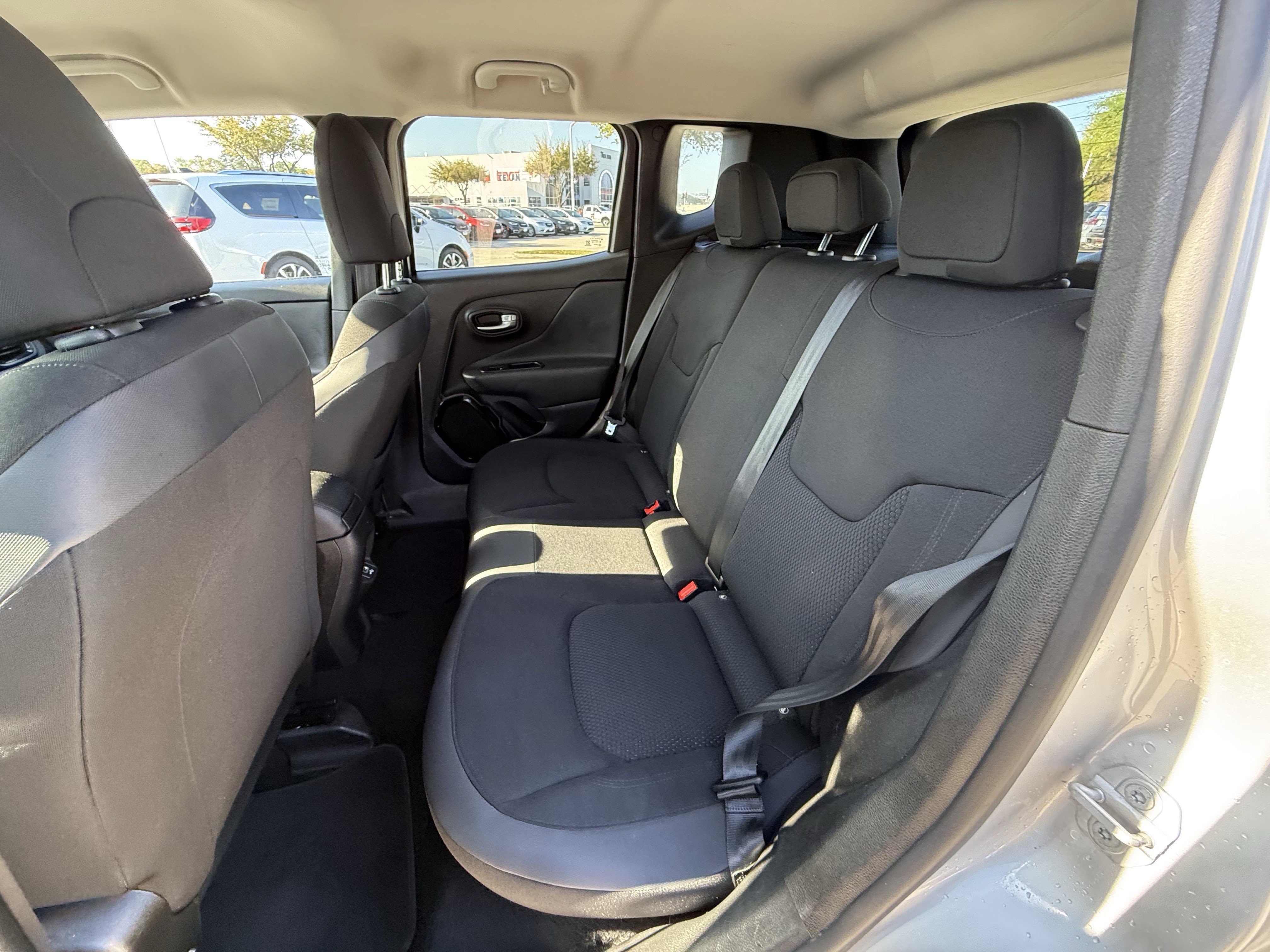 Used 2018 Jeep Renegade Altitude image 29