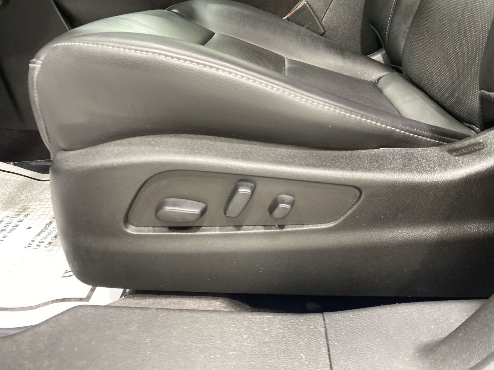 Used 2022 Cadillac XT4 Premium Luxury w/ Technology Package AWD/4WD image 12