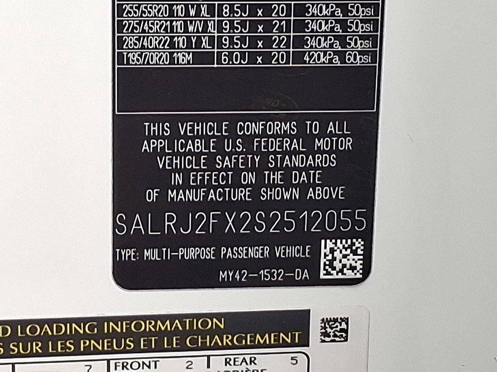 Certified 2025 Land Rover Discovery S image 25
