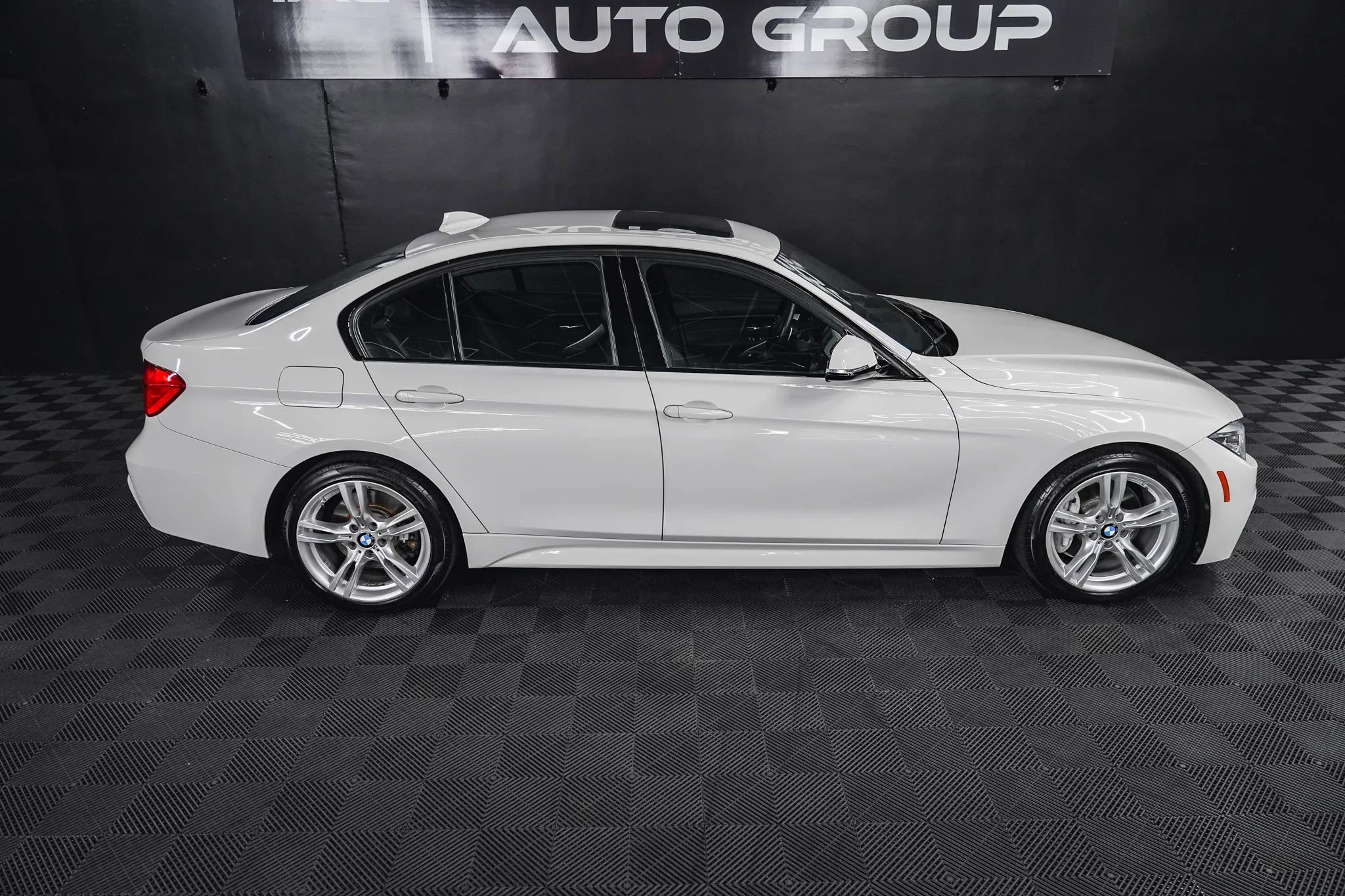 Used 2014 BMW 335i xDrive Sedan AWD/4WD image 16