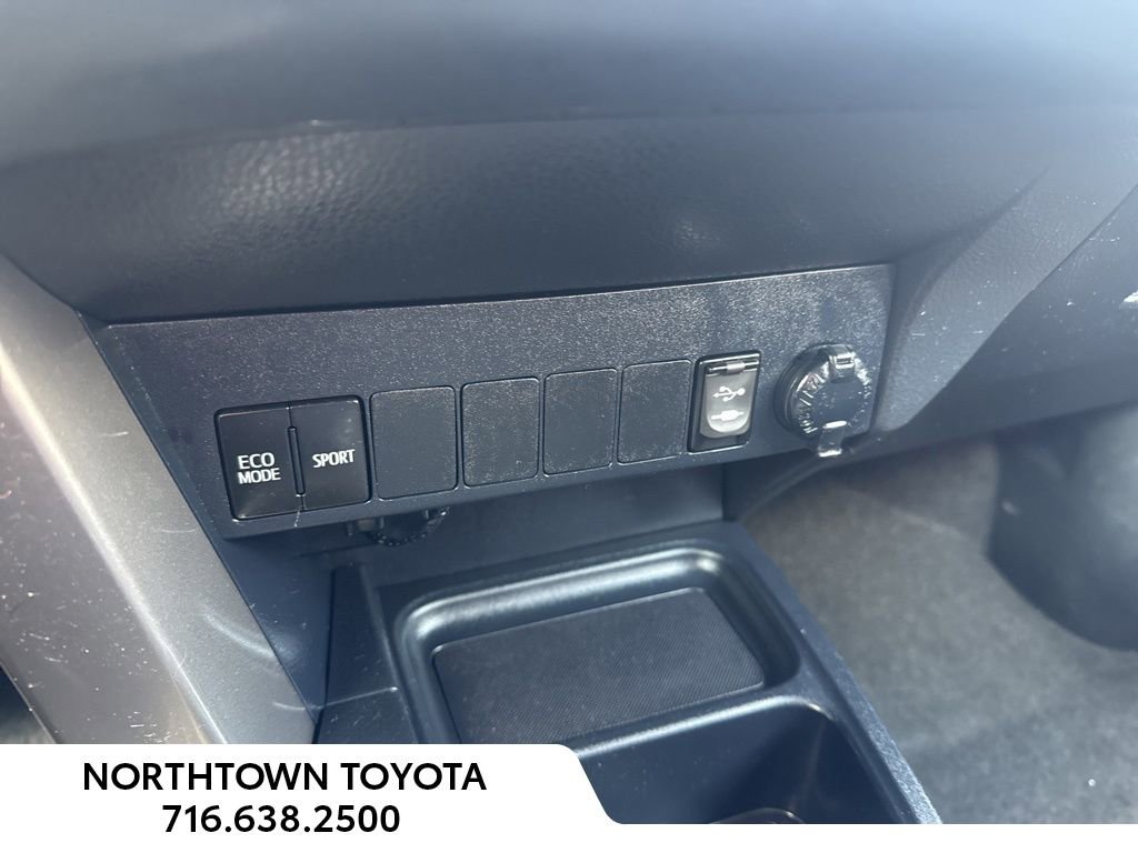 Used 2018 Toyota RAV4 XLE w/ Plus Extra Value Package AWD/4WD image 30
