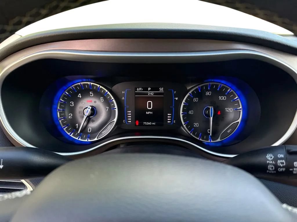 Used 2023 Chrysler Voyager LX FWD image 16
