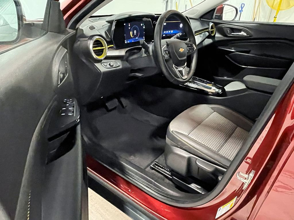 Used 2024 Chevrolet Trax LT w/ Driver Confidence Package image 18