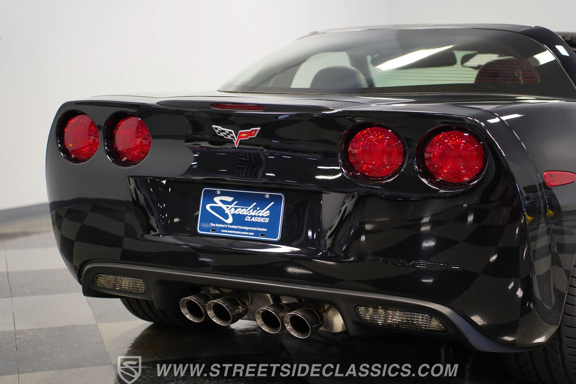 Used 2007 Chevrolet Corvette Coupe w/ Performance Package RWD image 27