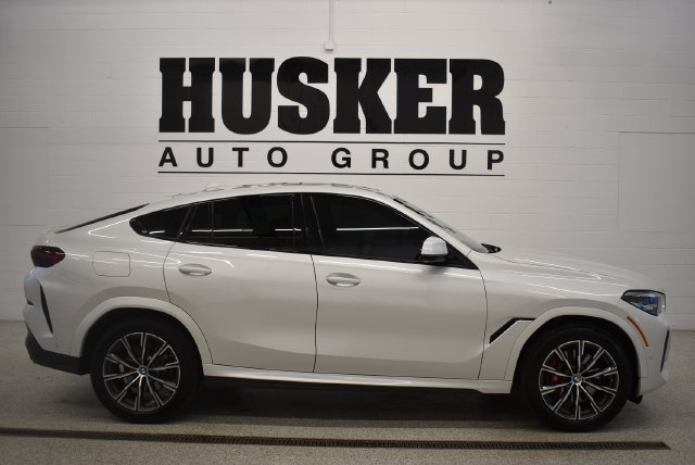 Used 2023 BMW X6 xDrive40i w/ M Sport Package AWD/4WD image 2