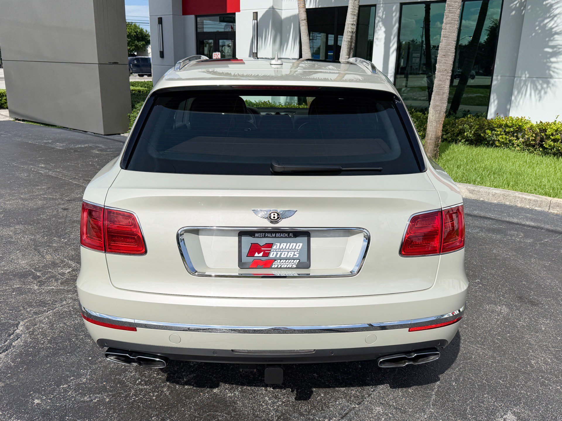 Used 2019 Bentley Bentayga AWD/4WD image 17