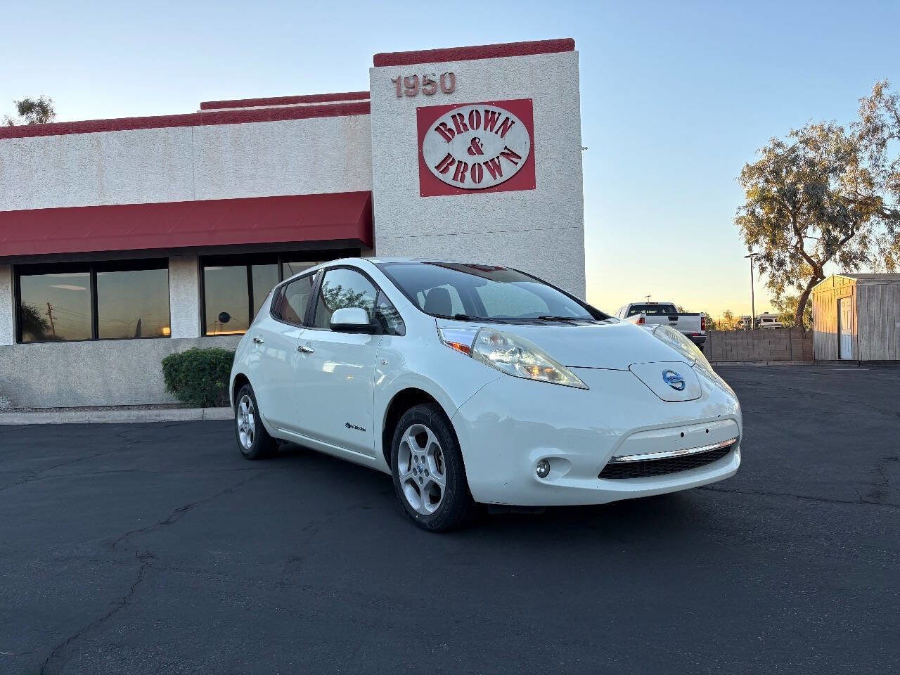 Used 2011 Nissan Leaf SL image 2