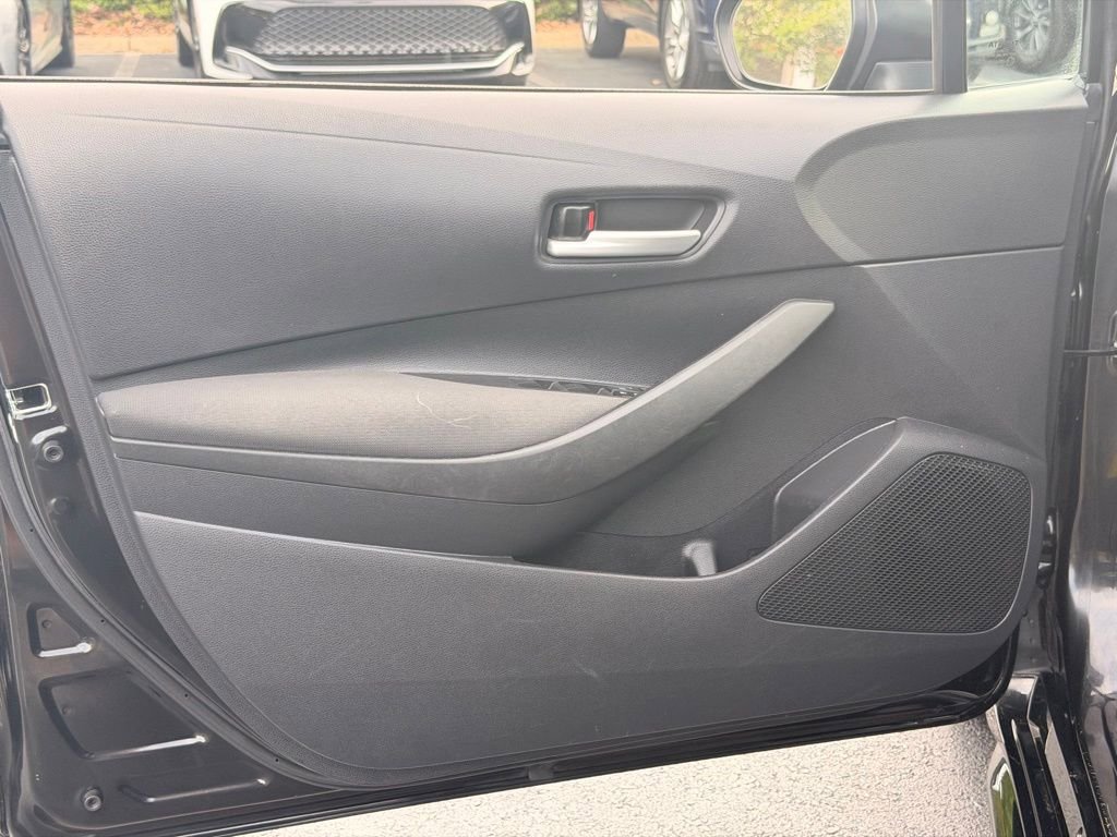 Used 2021 Toyota Corolla LE FWD image 25