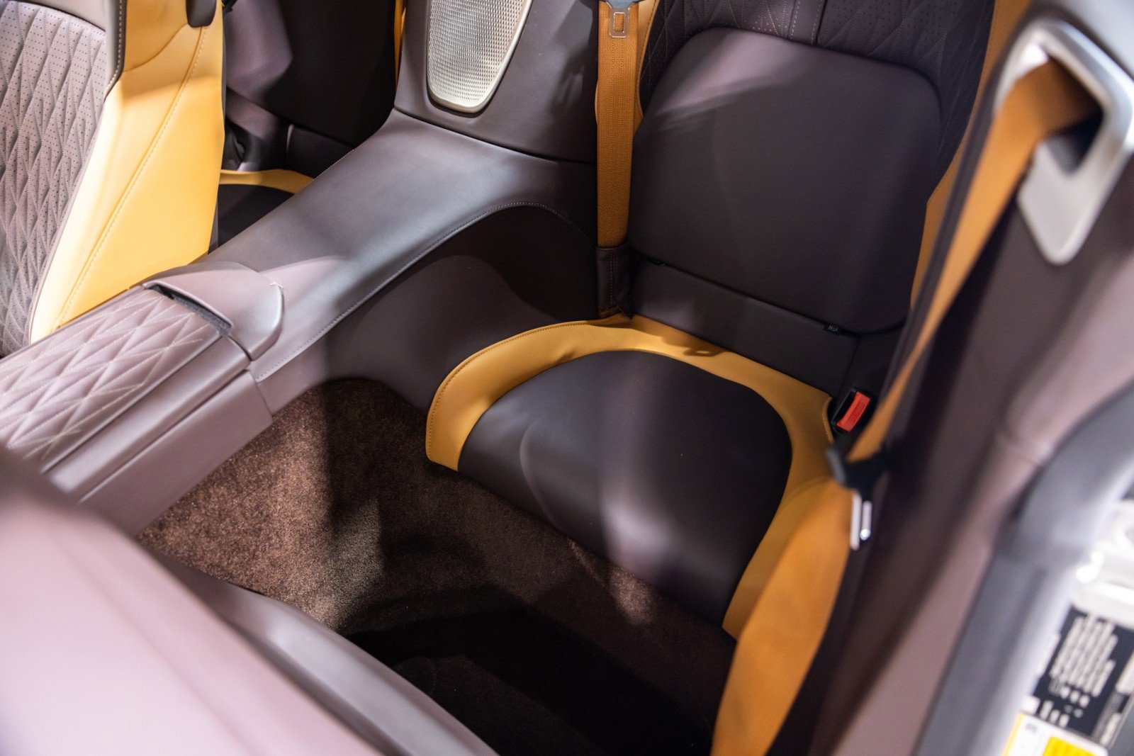 Used 2024 Aston Martin DB12 Coupe image 35