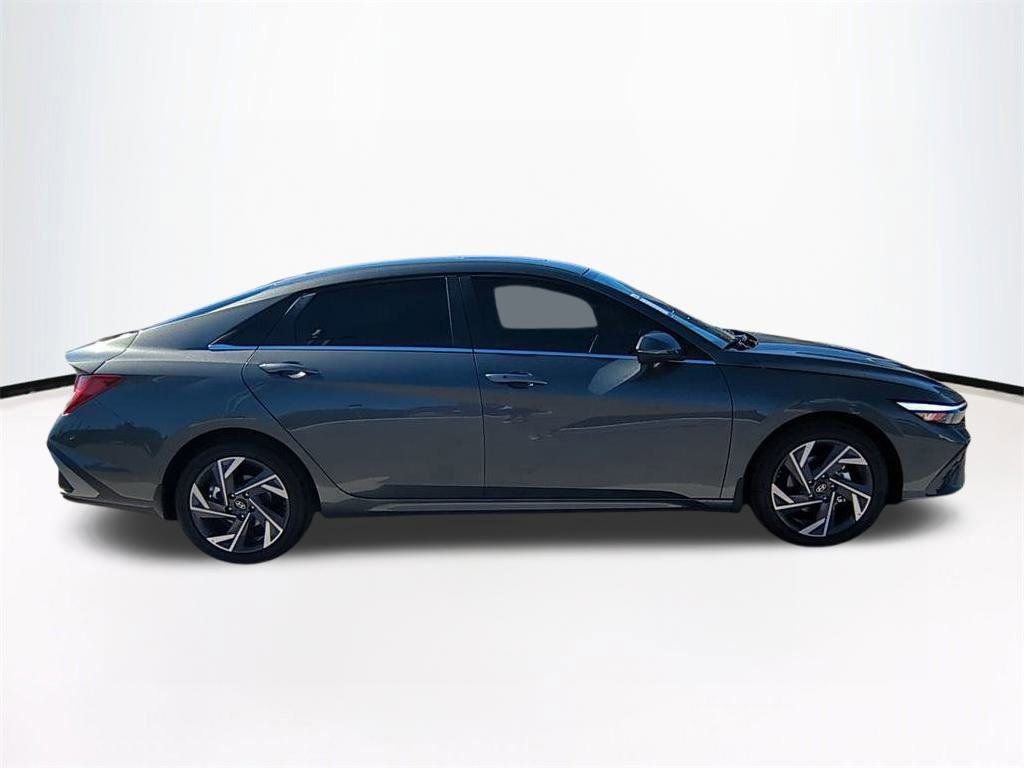 New 2026 Hyundai Elantra Limited image 4
