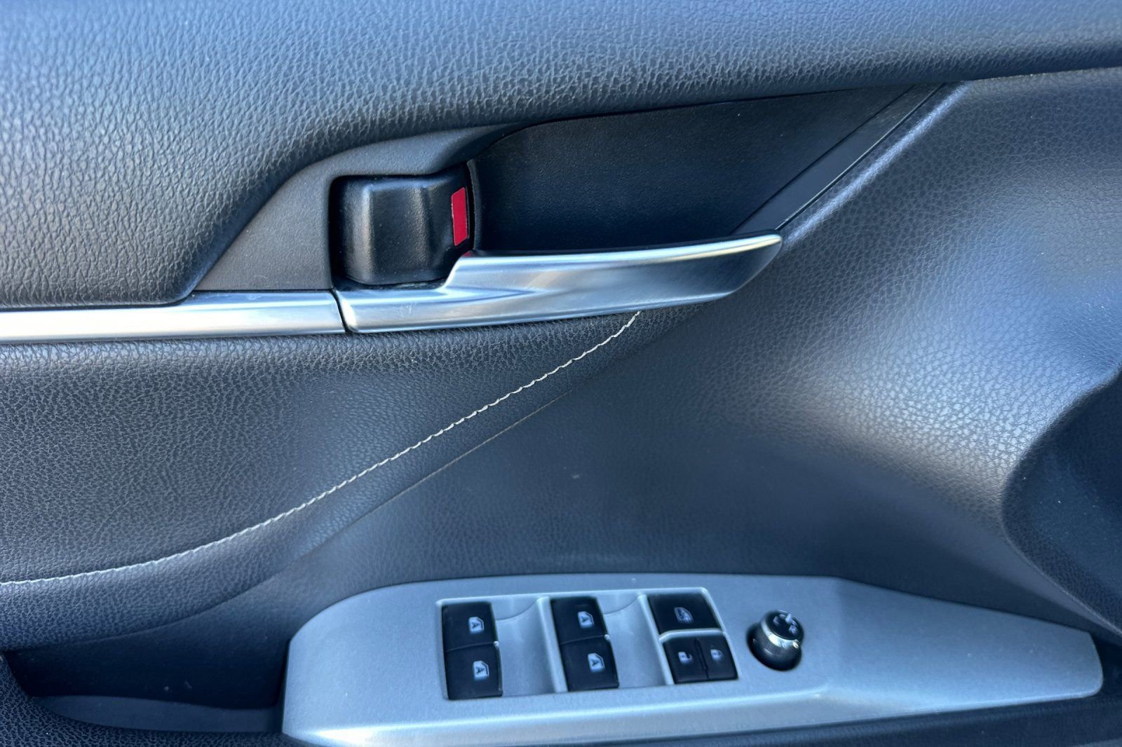 Used 2018 Toyota Camry XSE w/ Audio Package FWD image 12