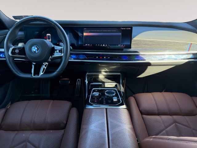 Used 2026 BMW 750e xDrive AWD/4WD image 10