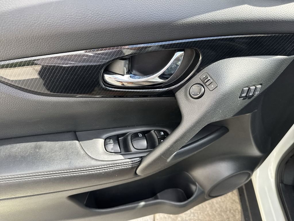 Used 2020 Nissan Rogue SL w/ Premium Package image 40