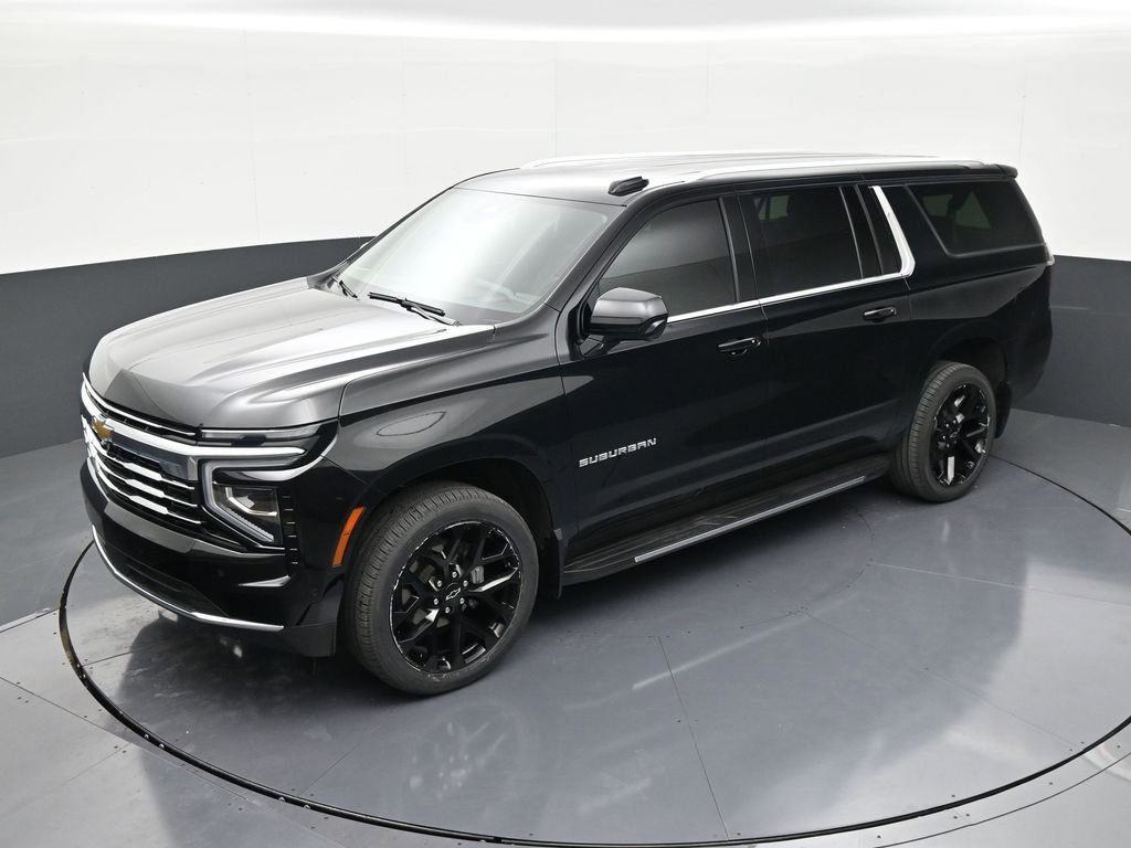 Used 2025 Chevrolet Suburban LT RWD image 12