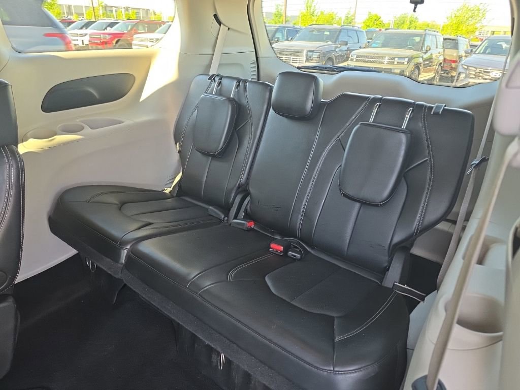 Used 2024 Chrysler Pacifica Touring-L FWD image 20