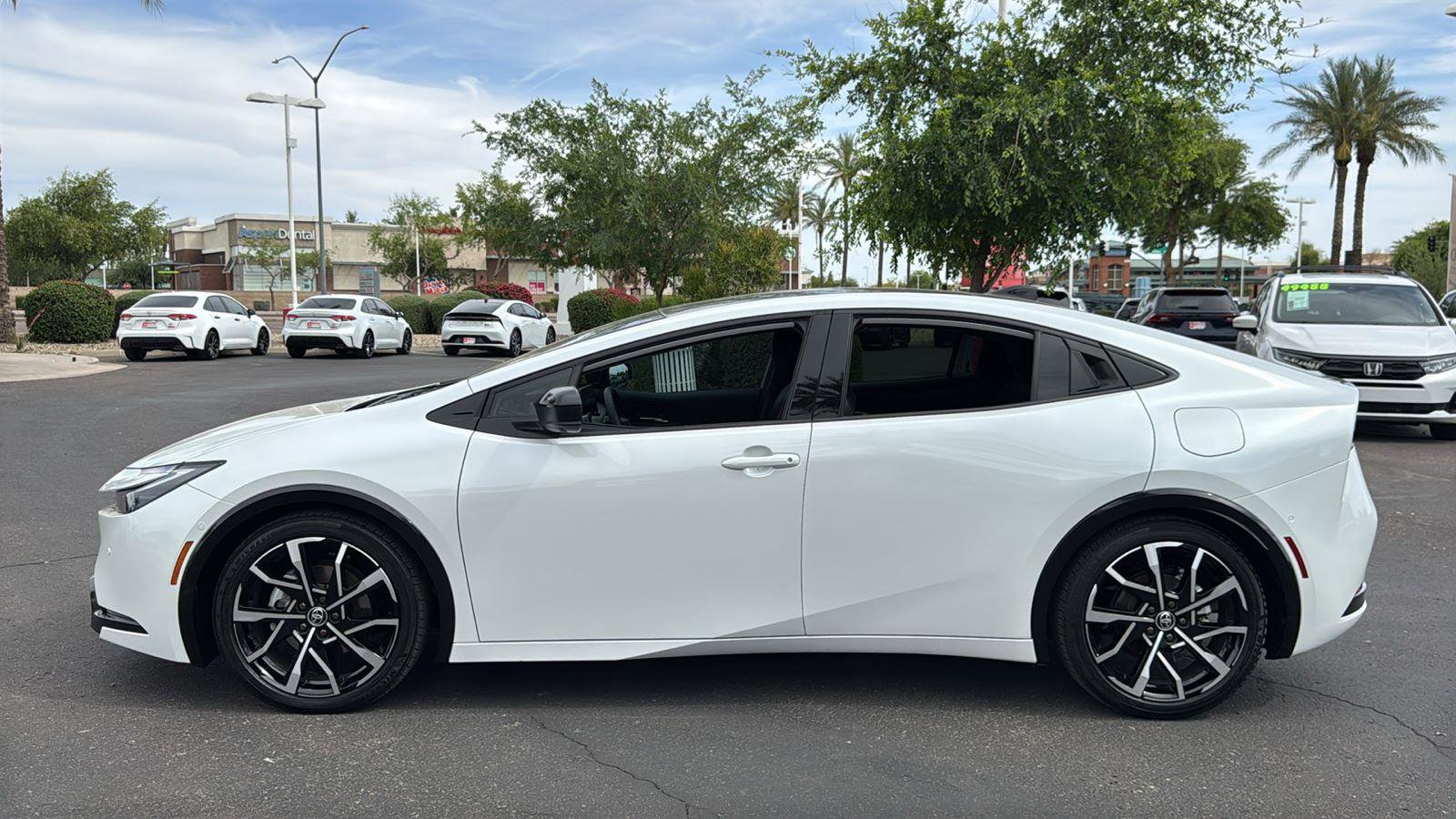 Used 2025 Toyota Prius Plug-In Hybrid w/ Limited Premium Package image 4