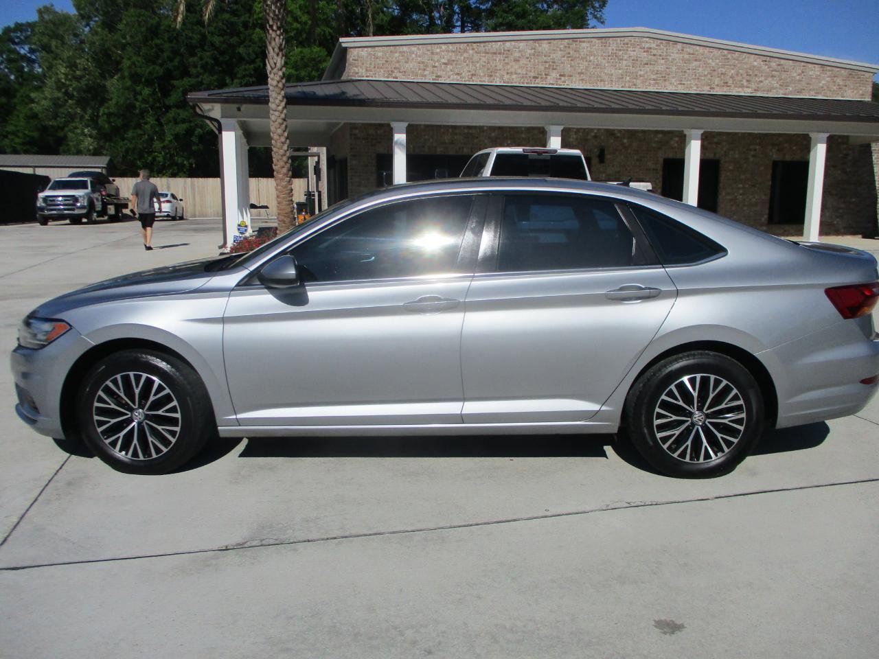 Used 2019 Volkswagen Jetta SE image 1