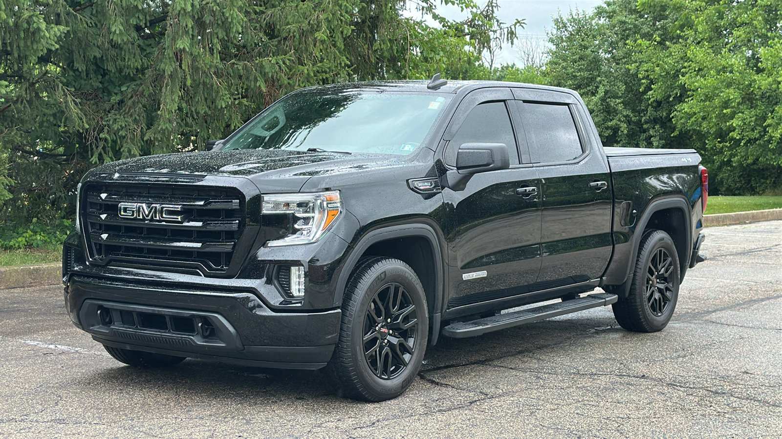Used 2021 GMC Sierra 1500 Elevation w/ LPO, Elevation Black Package AWD/4WD image 2