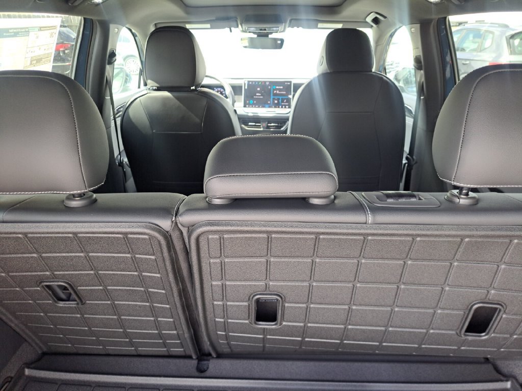 Used 2025 Volkswagen Tiguan SE R-Line FWD image 28
