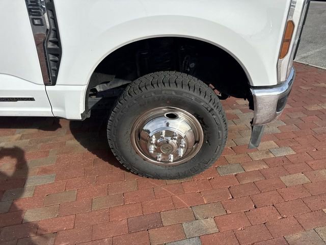 Used 2024 Ford F350 XL w/ XL Chrome Package image 17