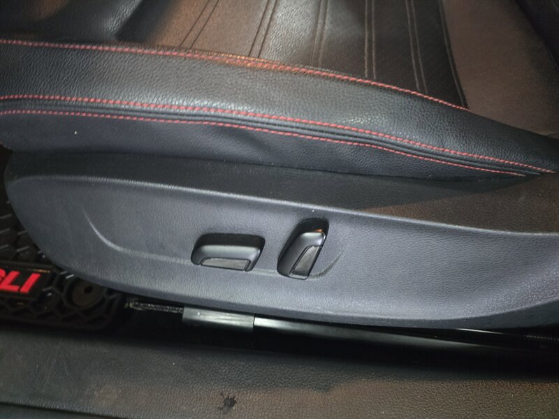 Used 2017 Volkswagen Jetta GLI FWD image 18