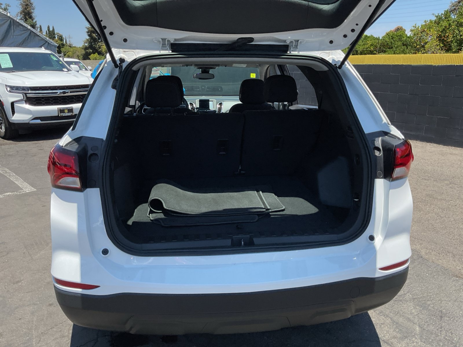 Used 2023 Chevrolet Equinox LS FWD image 25