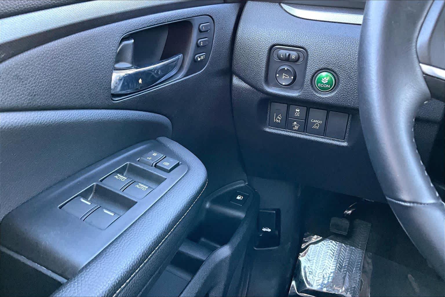 Certified 2025 Honda Ridgeline RTL image 32