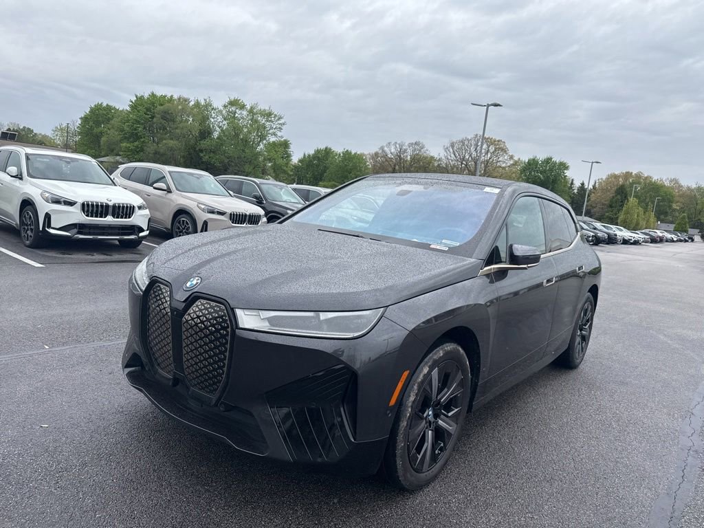 Used 2024 BMW iX xDrive50 w/ Premium Package AWD/4WD image 3
