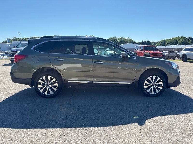 Used 2019 Subaru Outback 3.6R Touring w/ Popular Package #3A AWD/4WD image 2