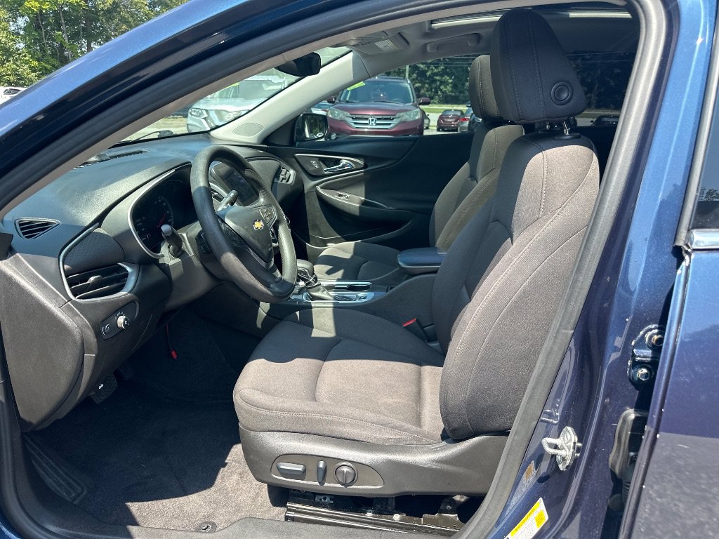 Used 2022 Chevrolet Malibu LT FWD image 11