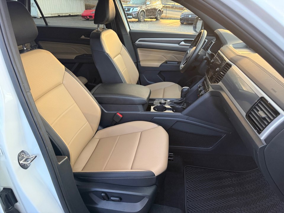 Used 2021 Volkswagen Atlas Cross Sport SEL image 32