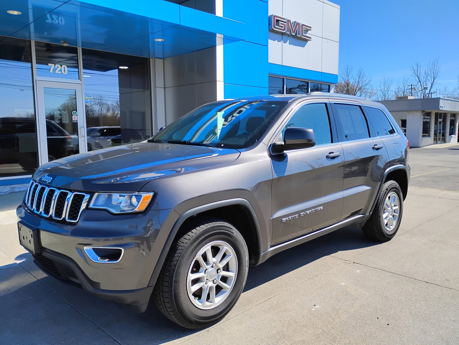 Used 2020 Jeep Grand Cherokee Laredo image 30