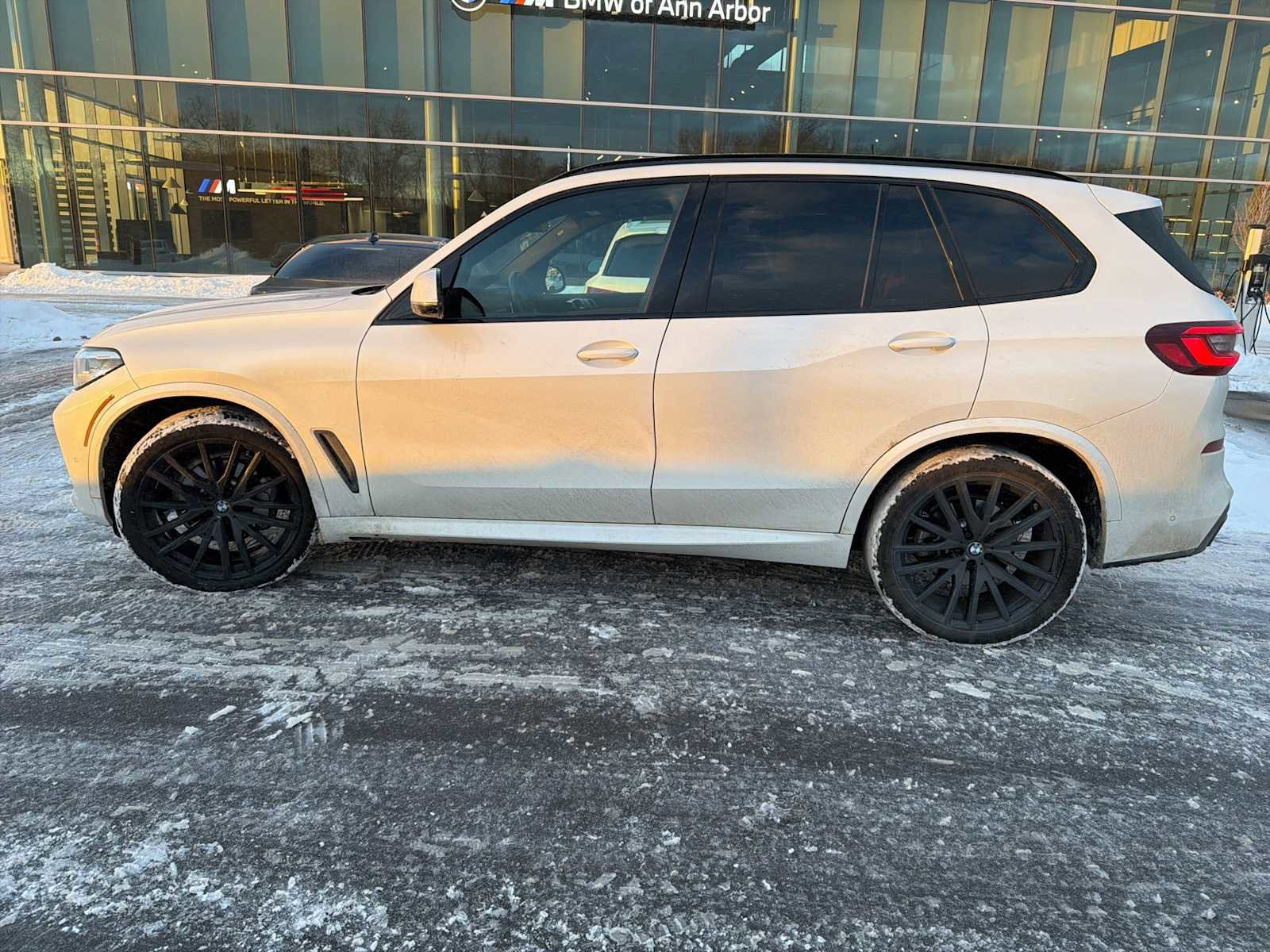 Used 2023 BMW X5 xDrive40i w/ M Sport Package image 4